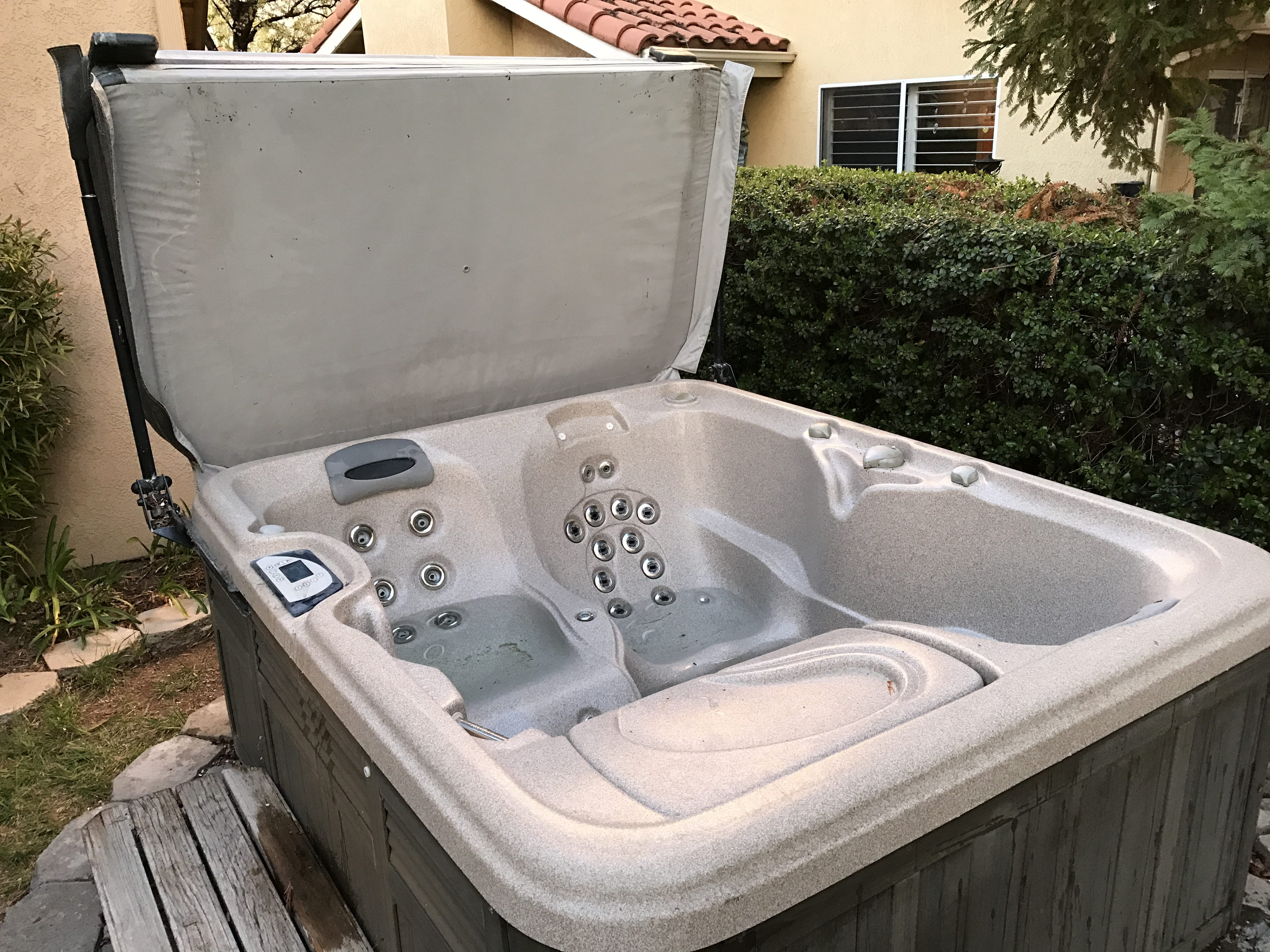 sundance-capri-850-good-condition-hot-tub-insider