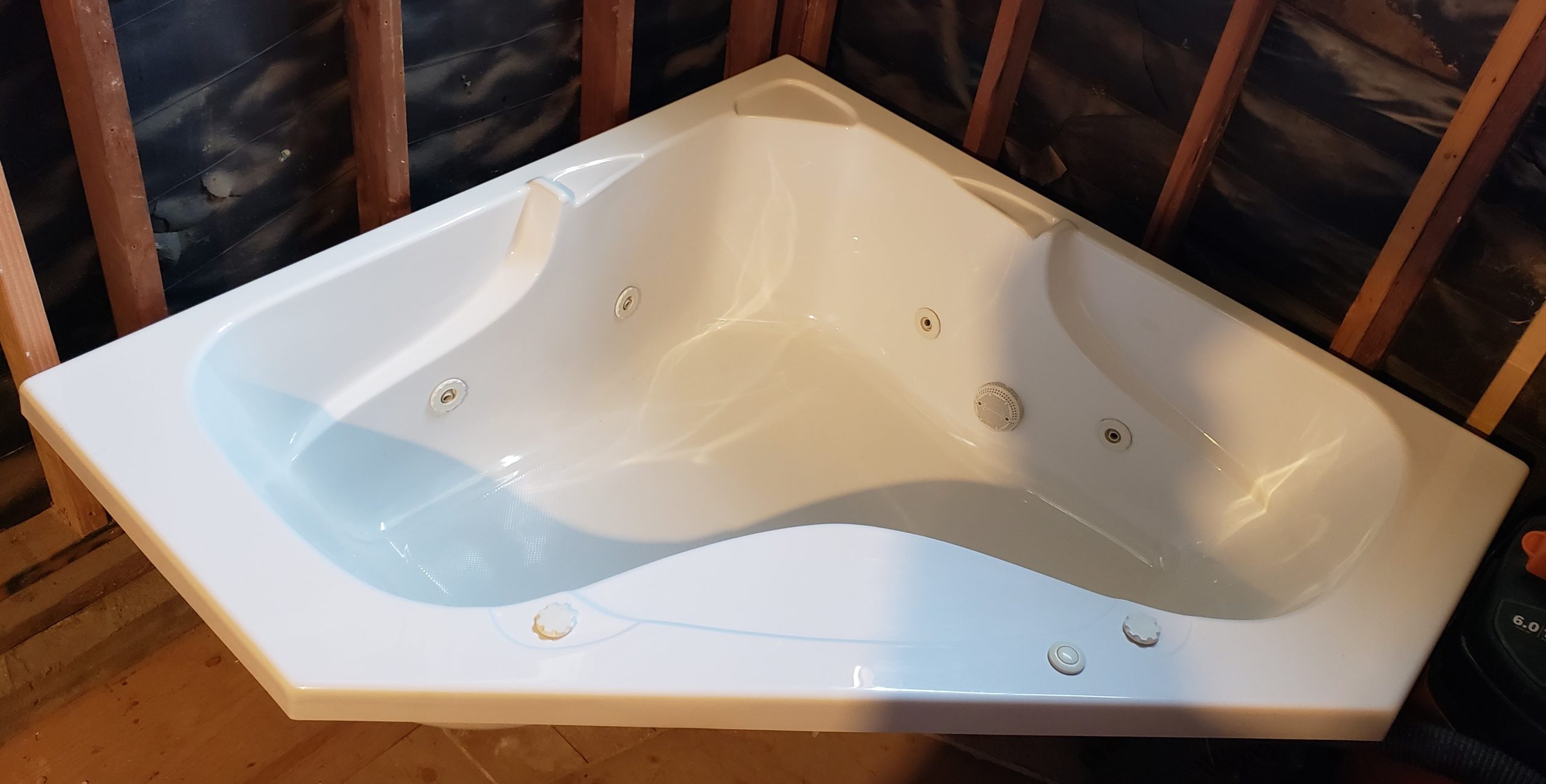 AQUATIC Industries Hydromassage Whirlpool Drop in corner Bathtub Hot