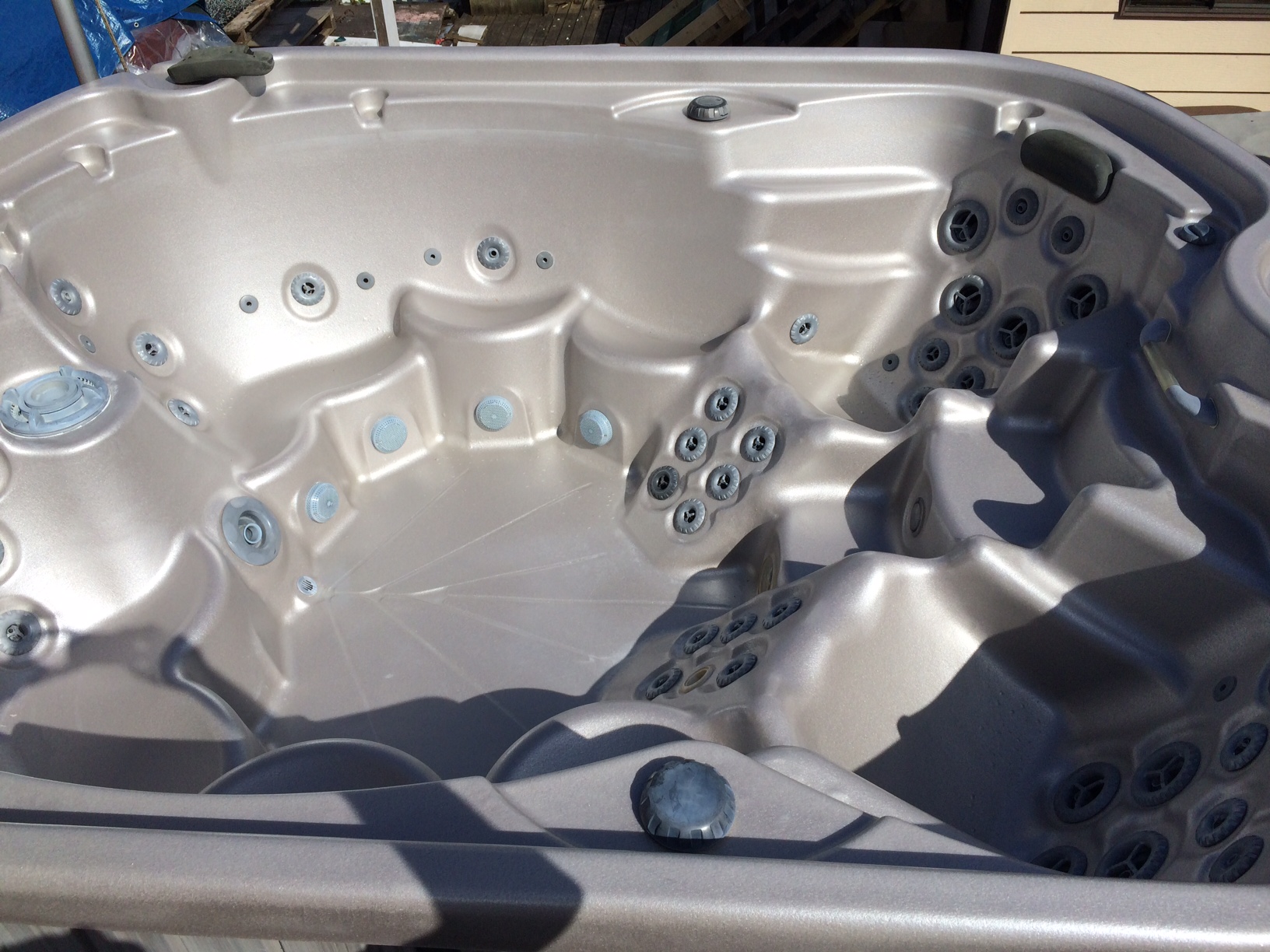 large-coyote-spas-hot-tub-hot-tub-insider