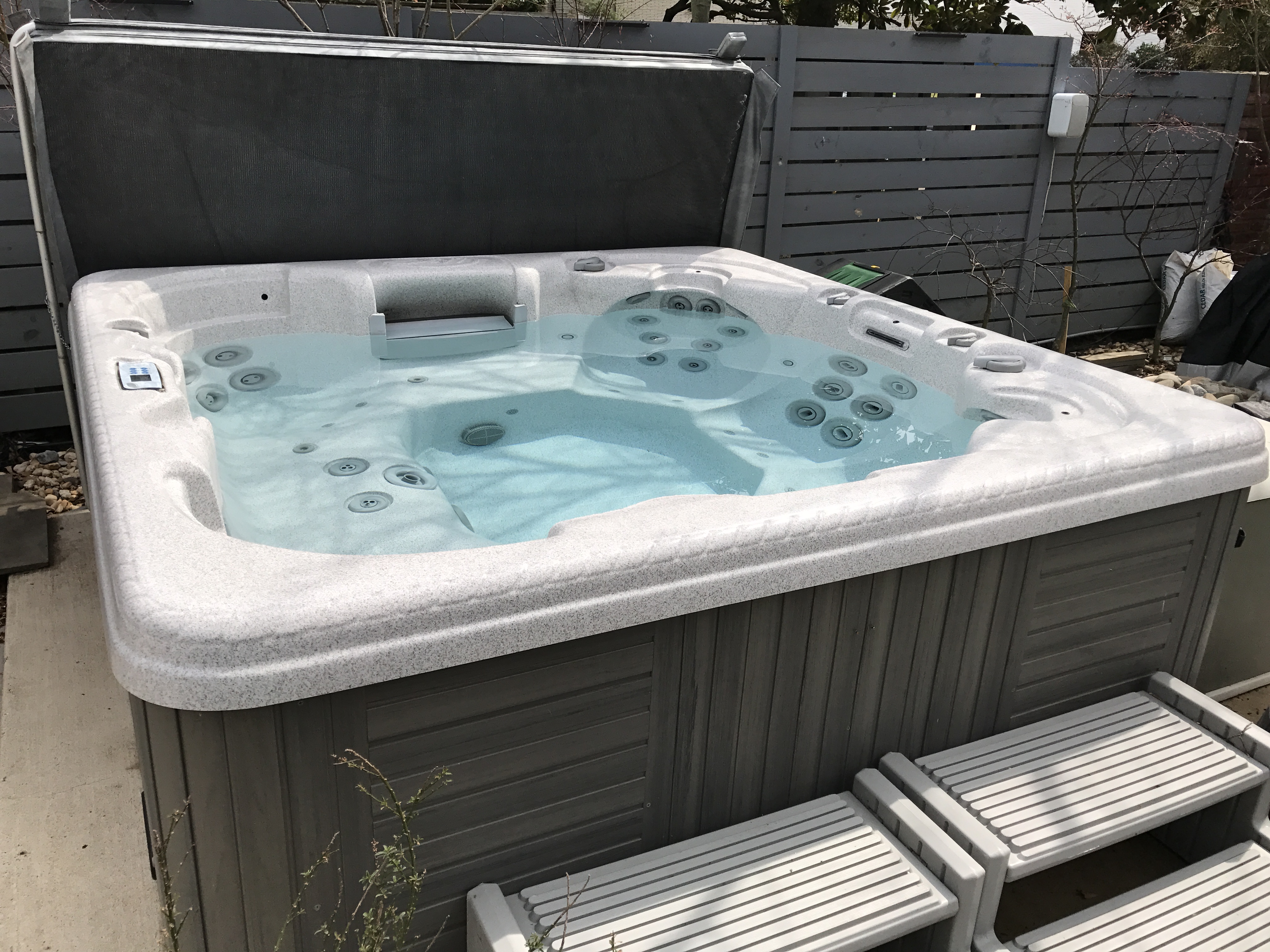 hot tubs and jacuzzis for sale