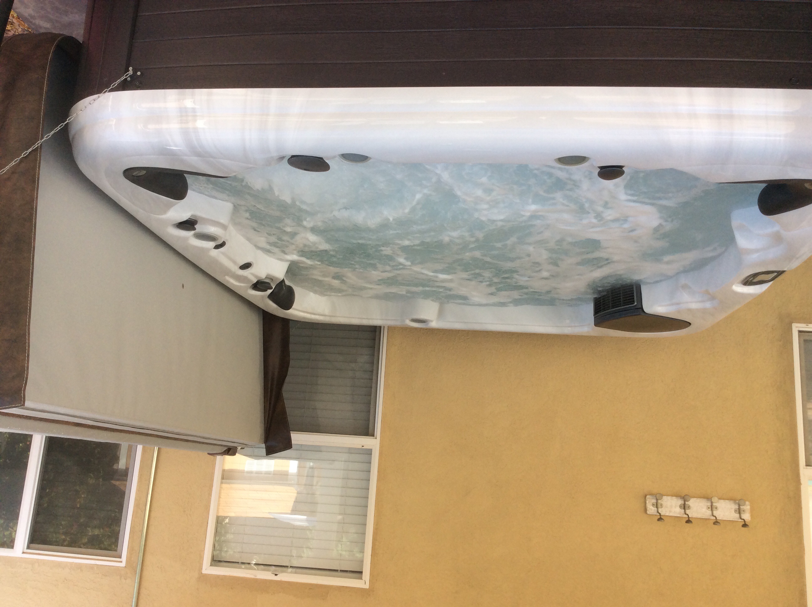 Maax 471 6 person tub excellent condition! - Hot Tub Insider