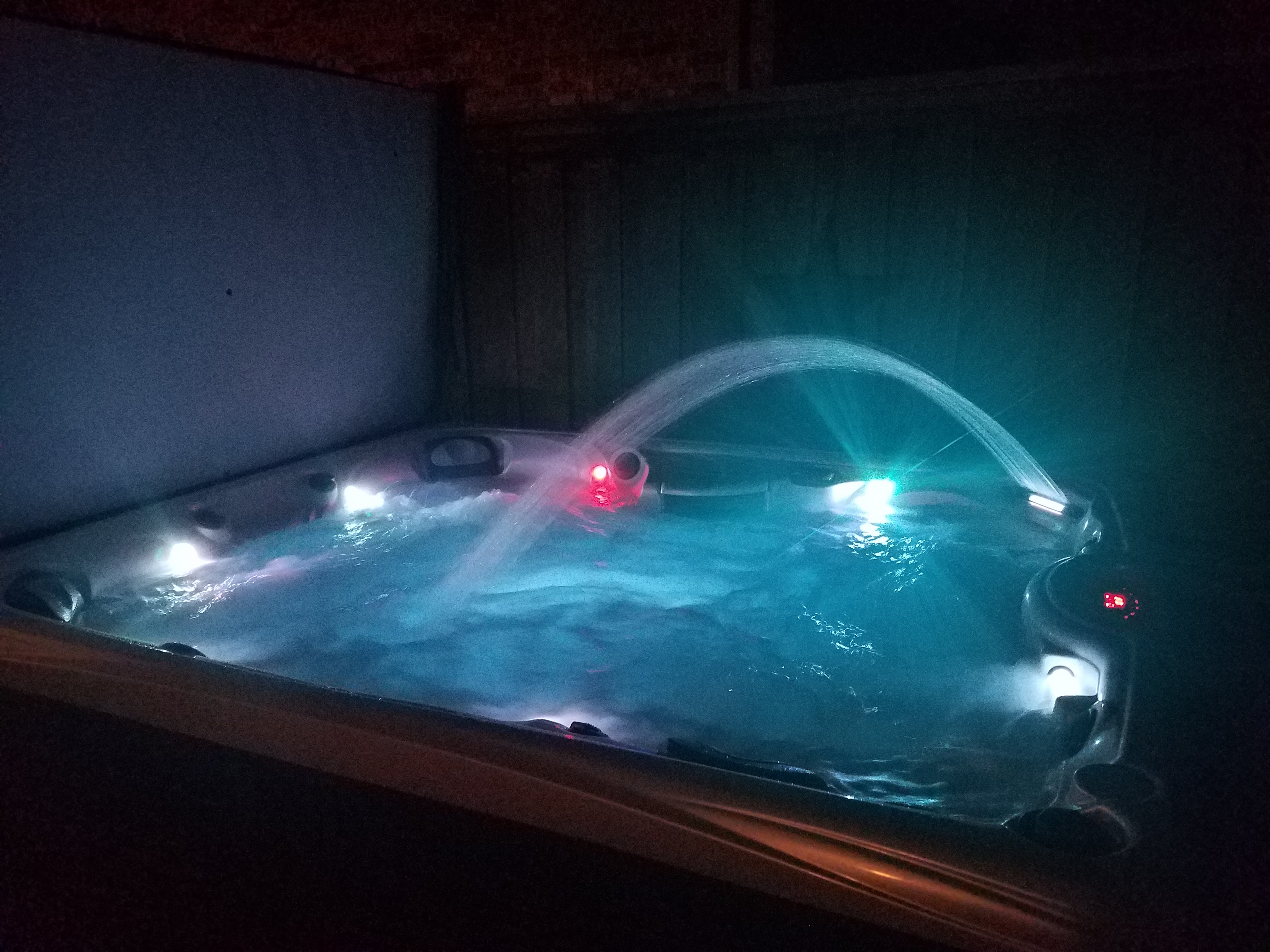 Caldera Spa brand Paradise Series "Martinique" for 5 adults. Hot