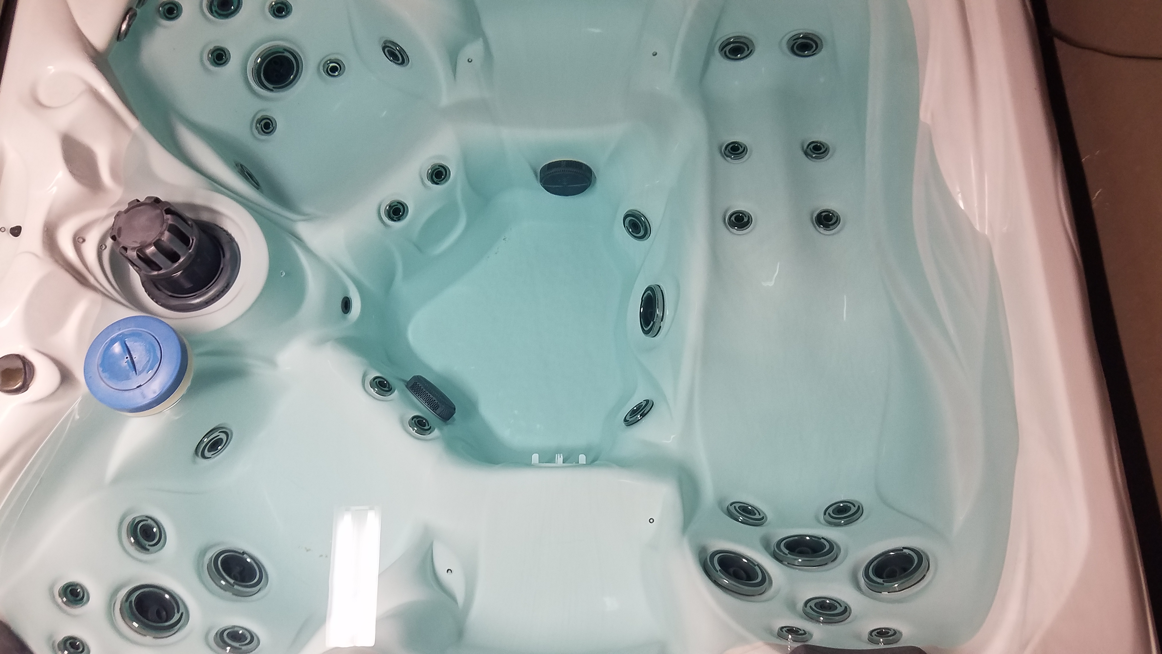 LIKE NEW! MASTER SPAS HOT TUB Hot Tub Insider